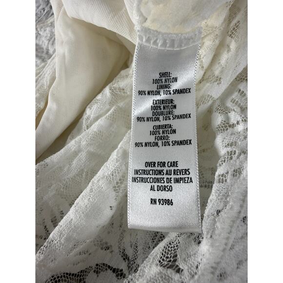 Casual Corner Annex Petite Size LP Floral Lace Casual Top White Sleeveless Lined - Picture 5 of 7